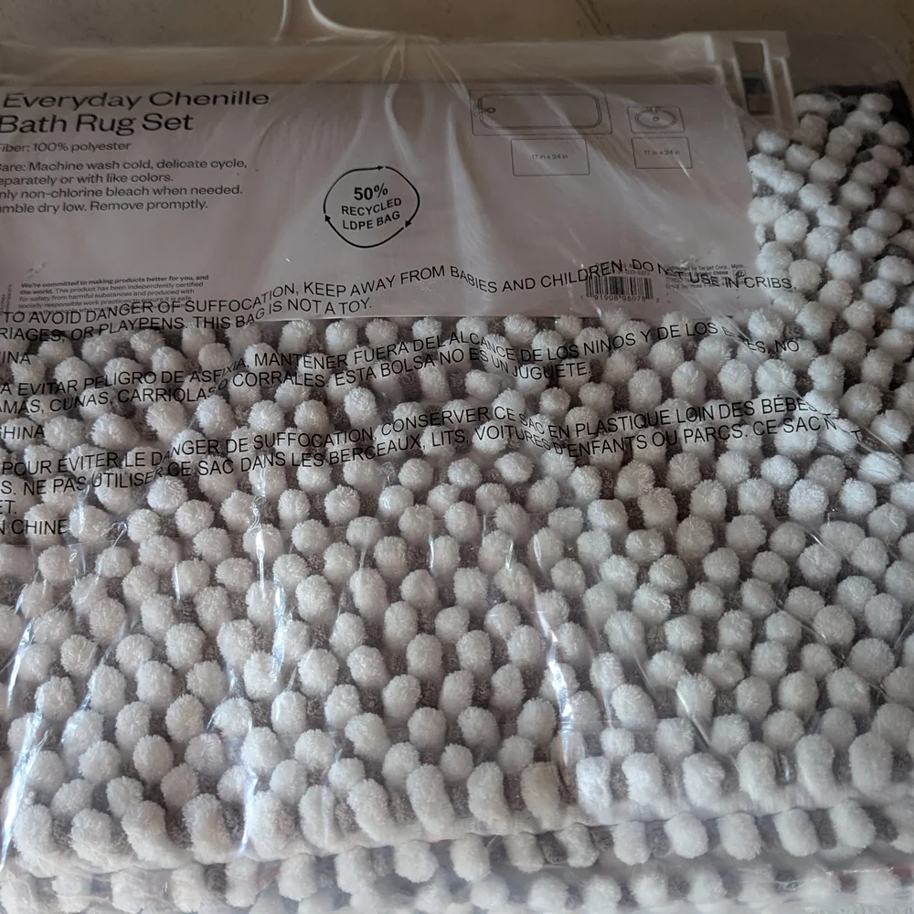LAST ONE Set Of Room Essentials White and Gray Everyday Chenille Bath Rug Set - Picture 3 of 3